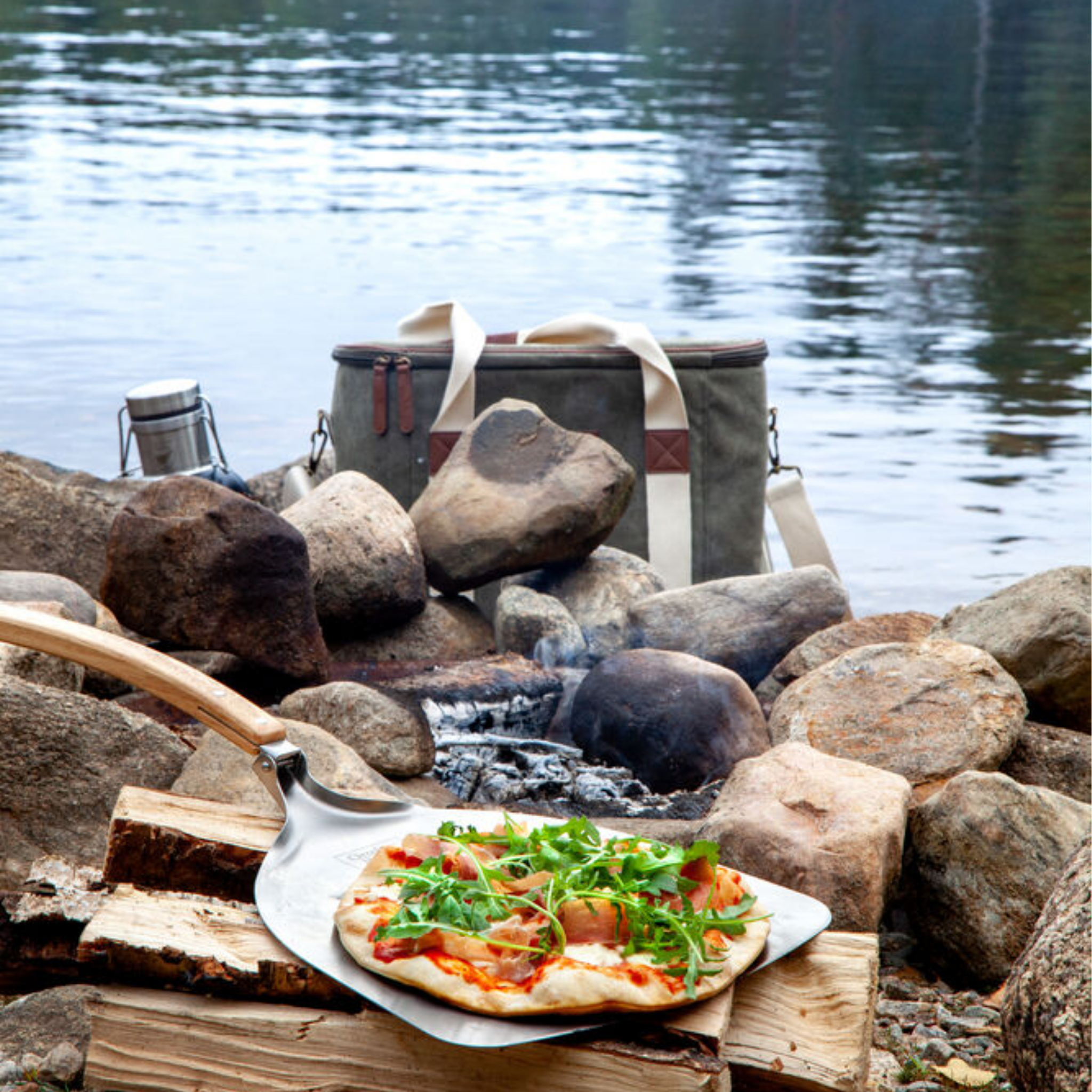 Orrefors Hunting Pizza Kit – Pizzasten & Hopfällbar Pizzaspade i Set